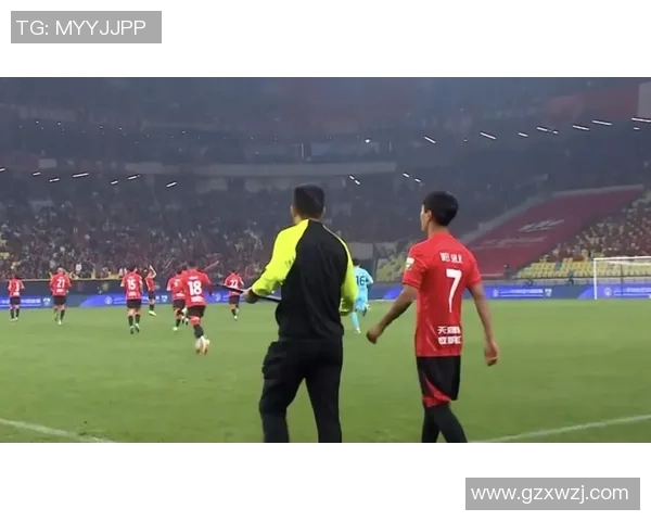 足球明星激情喊话：激励球迷一起追梦、勇往直前的精彩瞬间